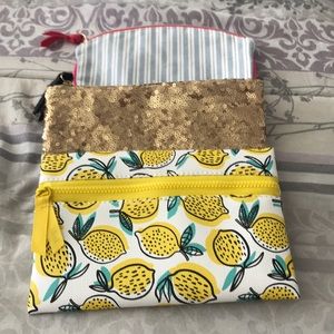 6 makeup bags
